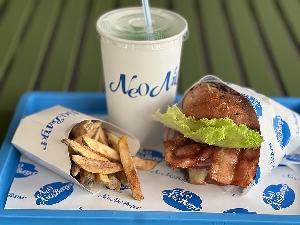 料理人が本気で作るハンバーガーを提供する