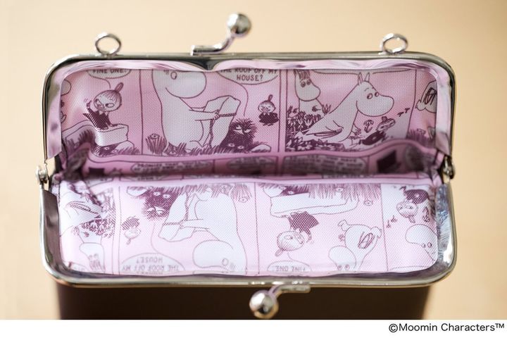 リンネル12月号付録の「ジップポケット付き がま口スマホショルダーバッグ＆ムーミン バッグチャーム」は裏地がかわいいコミックス柄