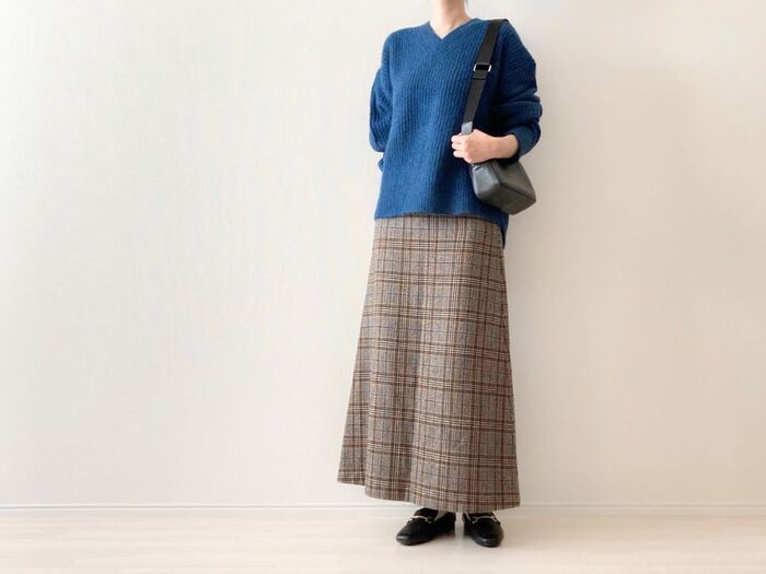 【ユニクロ】ゆるっと感がおしゃれ。40代が使える『Vネックセーター』が感謝祭価格に！これは絶対買いです♪