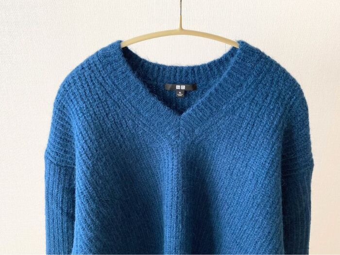 【ユニクロ】ゆるっと感がおしゃれ。40代が使える『Vネックセーター』が感謝祭価格に！これは絶対買いです♪