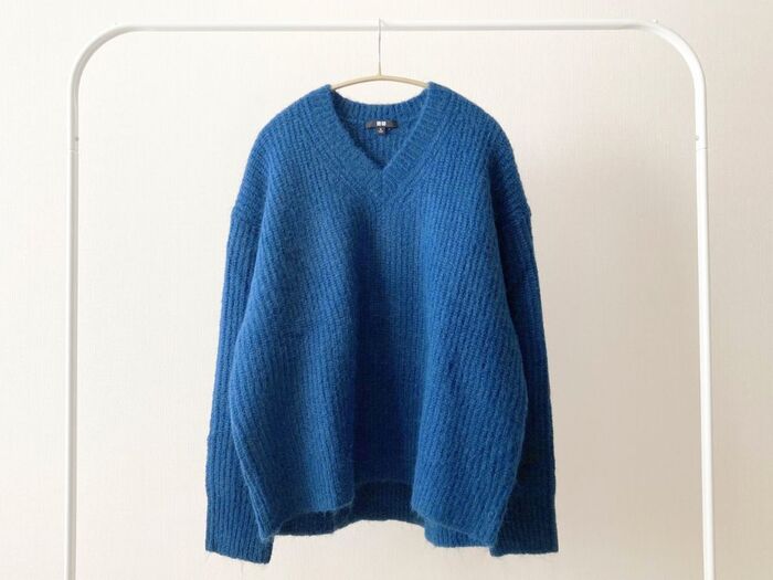 【ユニクロ】ゆるっと感がおしゃれ。40代が使える『Vネックセーター』が感謝祭価格に！これは絶対買いです♪