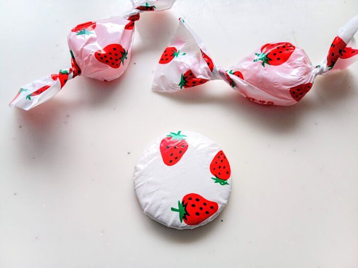 『チロルチョコの包み紙』がめちゃ可愛いアイテムに大変身♡たった110円でハマる予感！