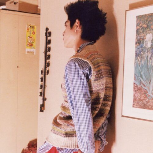 【脱・いい子！】 今、注目の「フェアアイル柄ニット」を着るならこう！ カラーパンツと“じゃらじゃらアクセ”でクラシックをぶっ壊せ