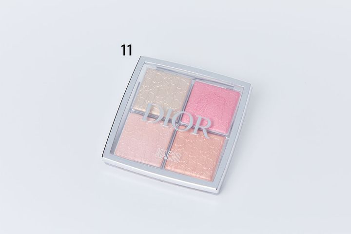 愛用ポーチの中身を大公開！