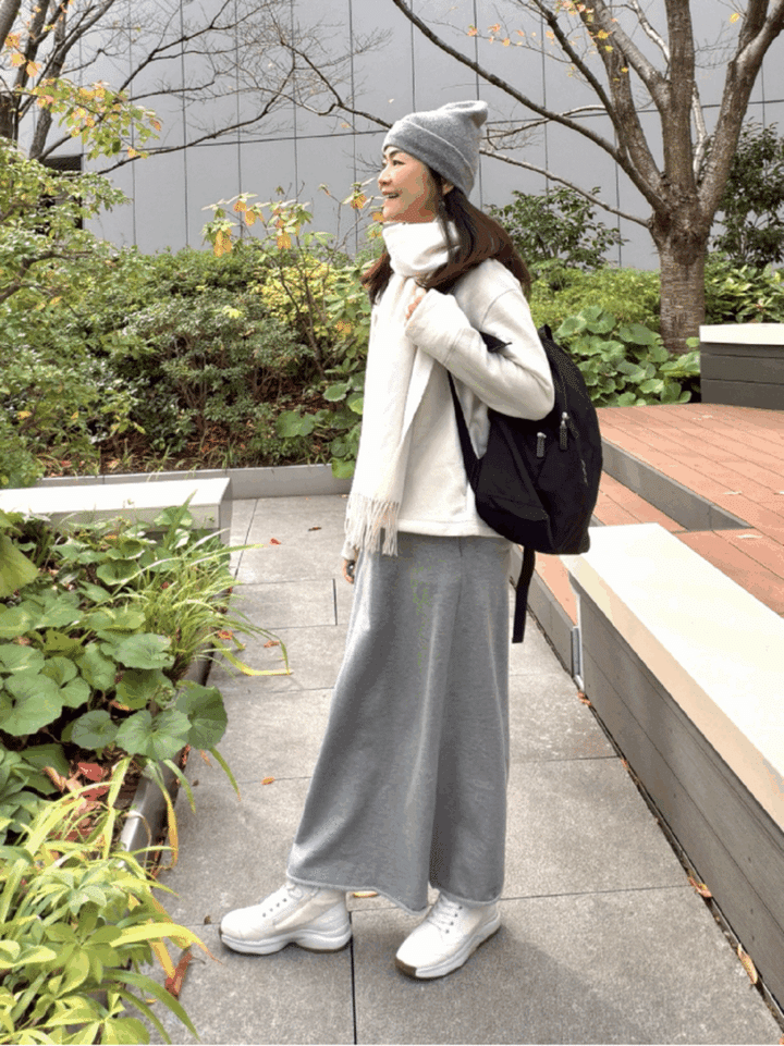 桜井智子さんのスエットスカートコーデ④