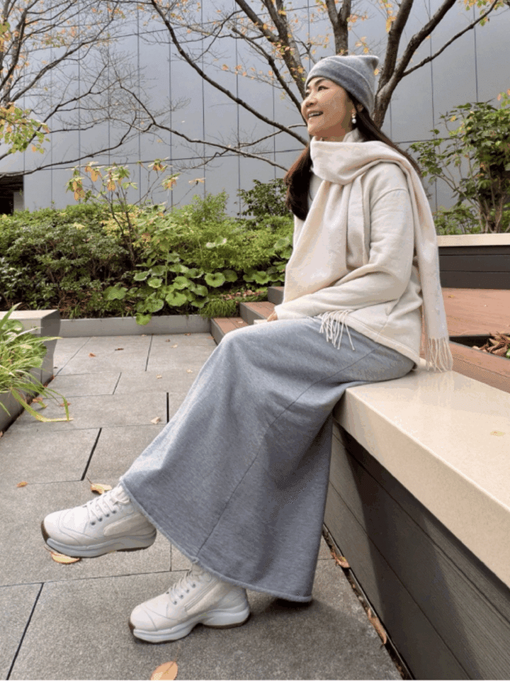 桜井智子さんのスエットスカートコーデ①