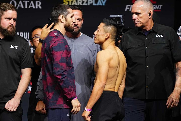 フェースオフする堀口恭司とタギル・ウランベコフ（左）（C）Getty Images