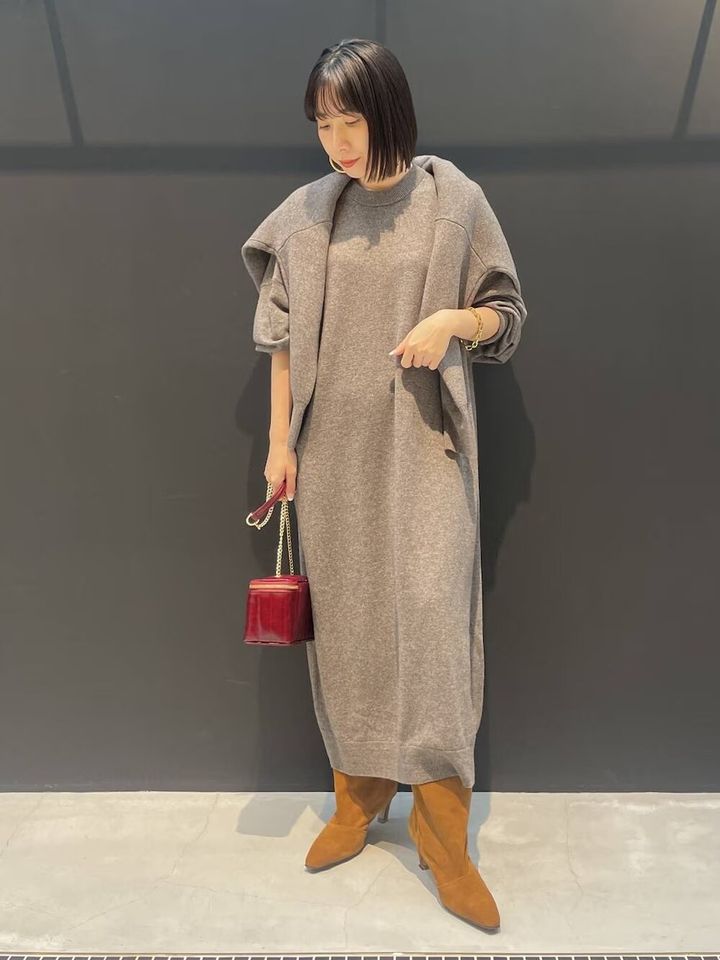 すっぽりと覆うようなデザインであたたかく着られます 出典：WEAR