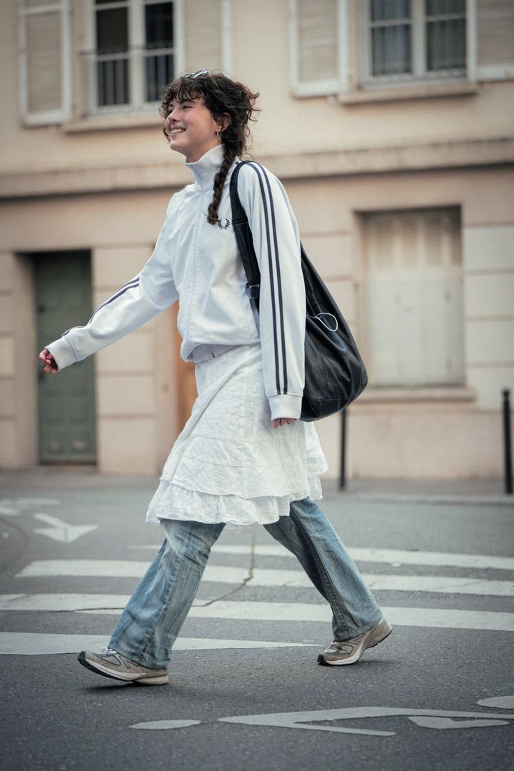 さりげなくハイブランドを取り入れたコーディネートがおしゃれ！【パリジェンヌの一週間コーデ】