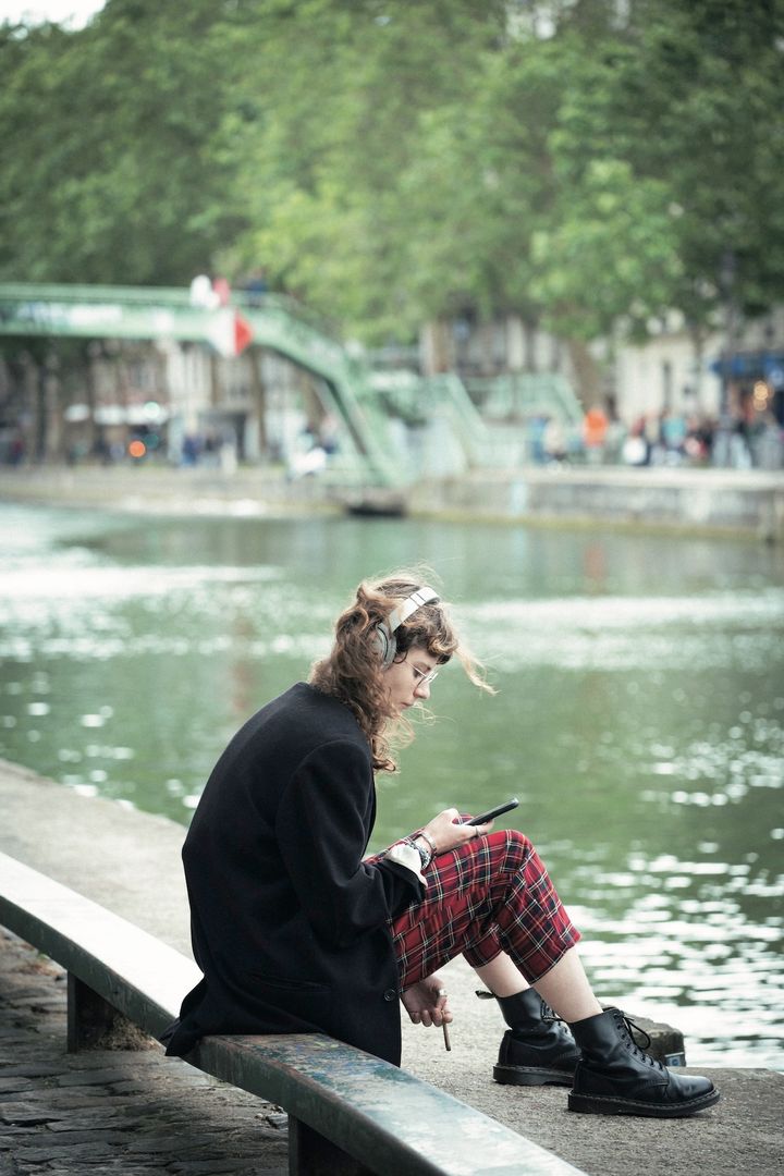 さりげなくハイブランドを取り入れたコーディネートがおしゃれ！【パリジェンヌの一週間コーデ】