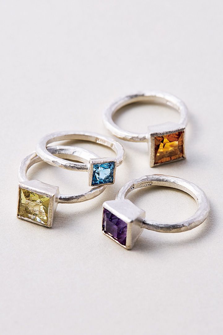 身につけると背筋がシュッと伸びる。頑張る私に贈りたいとっておきのアクセサリー12選