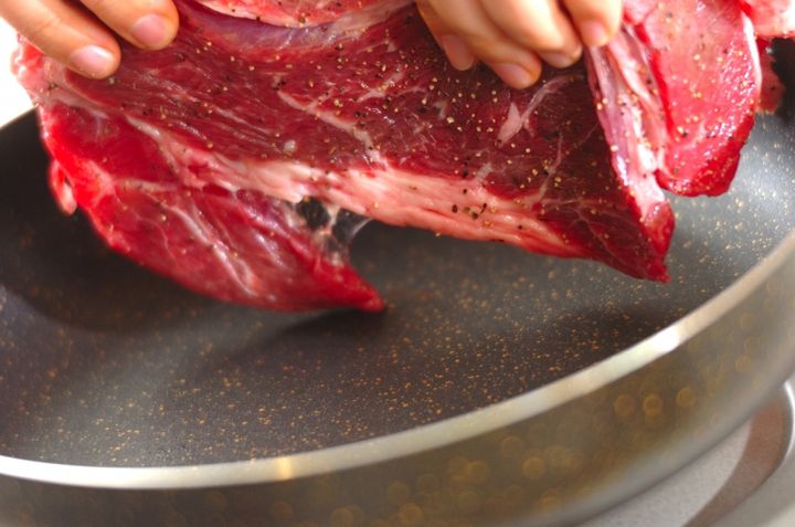失敗しない！ステーキの焼き方 プロの味 by 金丸利恵さんの作り方2
