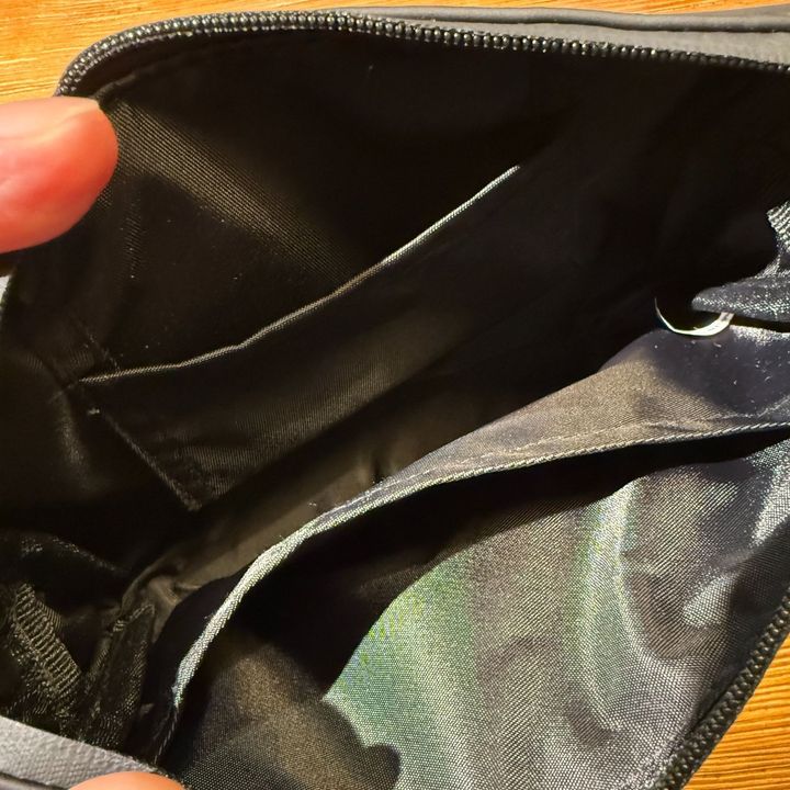 無印良品の隠れた名品。990円の黒ポーチが優秀すぎる！