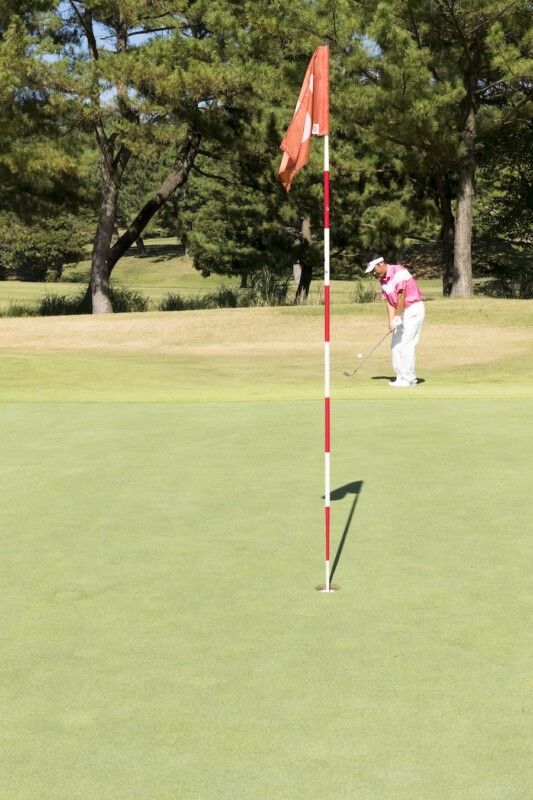 チップインを決めるコツ3選！プロが教える「ラインを出す」感覚とは？