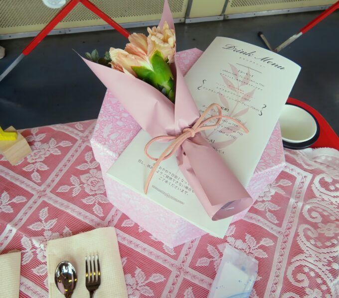 アフタヌーンティー列車にて