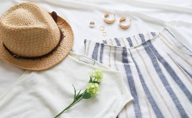 シンプルな服のイメージ