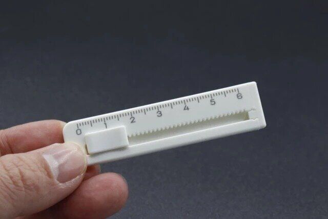 ダイソーのミニカッター メジャー付き 