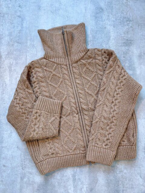 GUケーブルニットブルゾンのブラウン