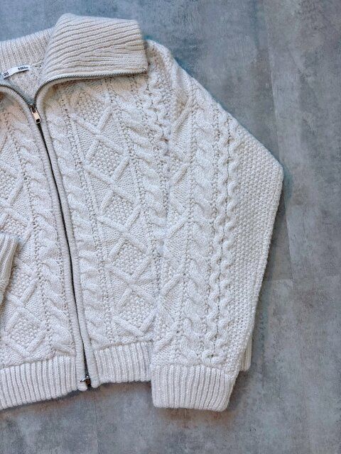 GUケーブルニットブルゾン ナチュラルの生地感