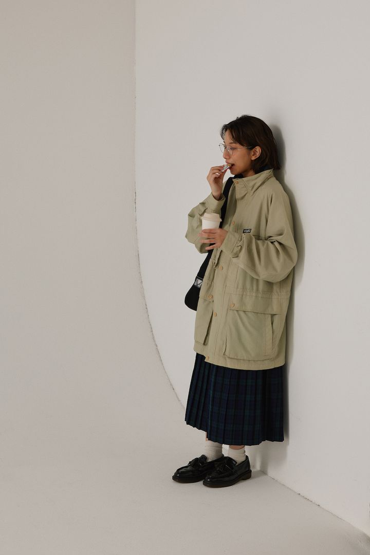 古着のプリーツスカート、どう着る？“生真面目に”がいまの気分【FUDGE FRIEND おしゃれさんの毎日コーディネート vol.622｜momo】