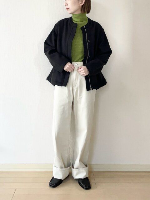 2025冬大人女性おすすめグリーンタートルネックコーデ