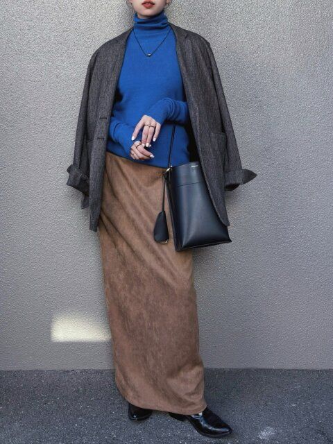 2025冬大人女性おすすめブルータートルネックコーデ