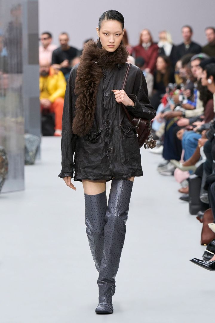 アクネ 2025-26年秋冬コレクション