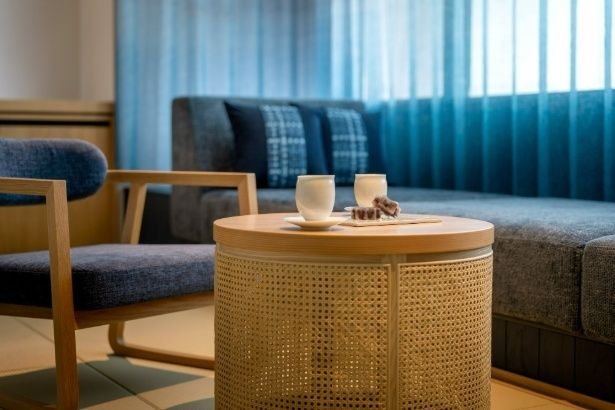 魚籠をイメージしたテーブル