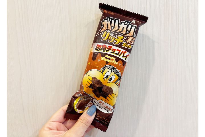 ガリガリ君リッチ 四角チョコパイ（スティック）／￥194（税込み）