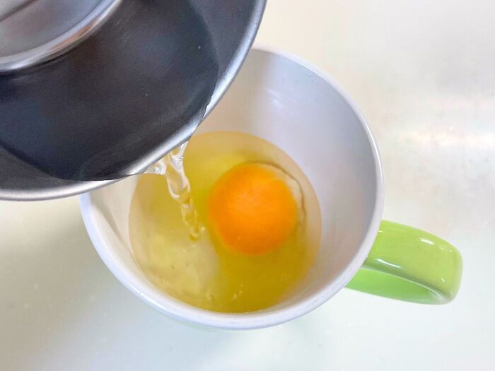 マグカップ1つで温泉卵が完成！？もう買わなくてOKな「令和の神ワザ」やってみた♪