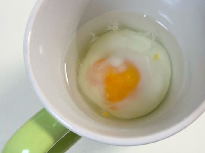 マグカップ1つで温泉卵が完成！？もう買わなくてOKな「令和の神ワザ」やってみた♪