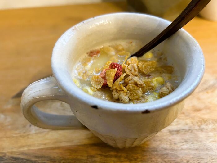 【グラノーラの衝撃的な食べ方】メーカー推奨！？想像もつかないアレンジを試してみたら…寒い日にぴったりだった♪