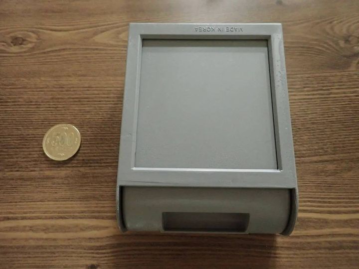 DAISO(ダイソー)：取り付け式引き出し(9.3cm×12.5cm×4cm)