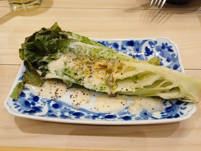 炉端とおでん呼炉凪来 天神店 料理ロメインレタスの焼きシーザー