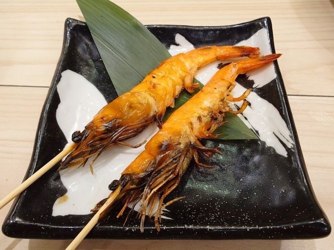 炉端とおでん呼炉凪来 天神店 料理天使のエビ串①