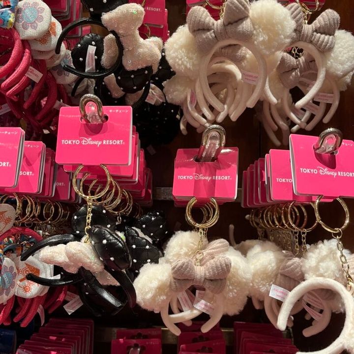 アイコン的存在のカチューシャがキーホルダーに