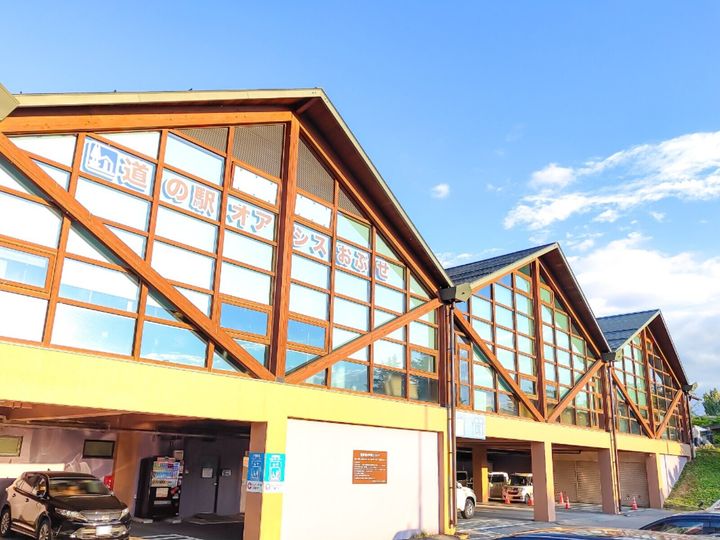 All About ニュース編集部が全国250人を対象に実施した「道の駅に関するアンケート」の調査結果から、特産品が楽しめると思う「長野県の道の駅」ランキングを発表！ 2位「オアシスおぶせ（上高井郡小布施町）」を抑えた1位は？