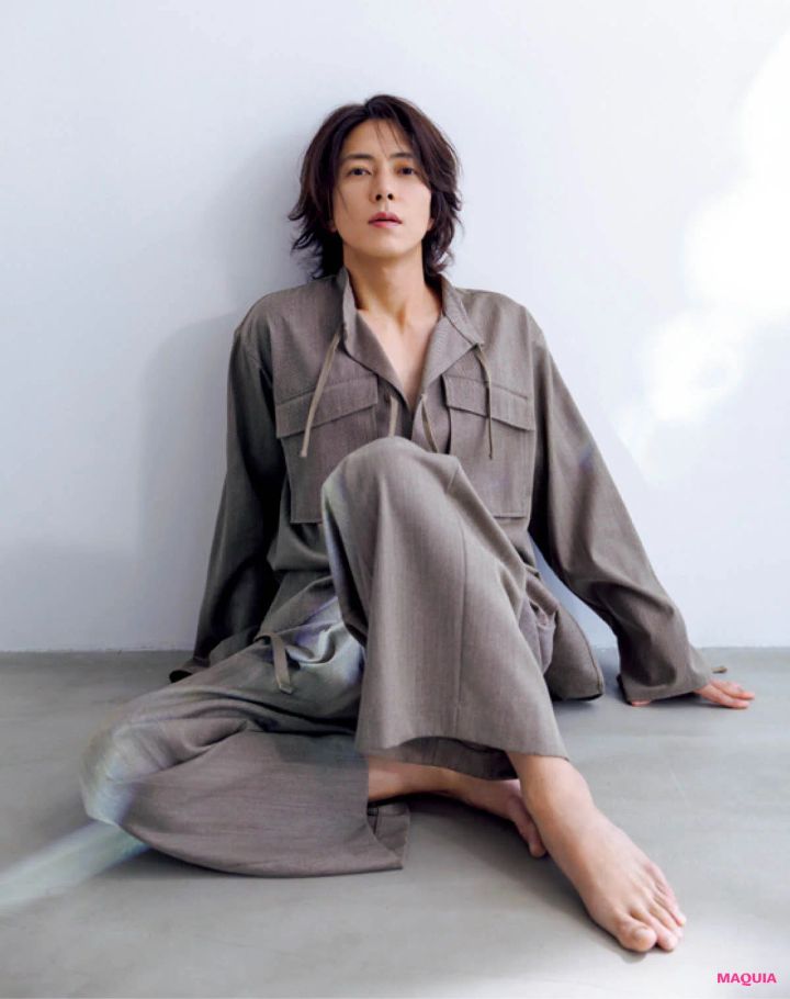 山下智久 インタビュー マキア MAQUIA 12月号 座りカット