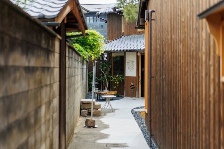 白川の畔の古民家をリノベーション、京都・岡崎の文化複合施設「com-ion」