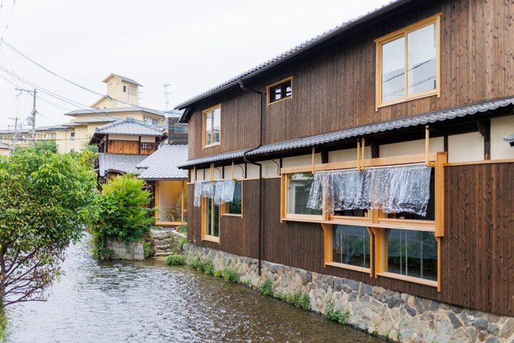 白川の畔の古民家をリノベーション、京都・岡崎の文化複合施設「com-ion」