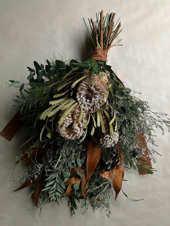 ウィンタースワッグ。緑と茶色の２色をメインに