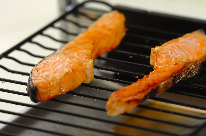 簡単で人気の雑炊 塩鮭と梅 ほっこり胃に優しい by金丸 利恵の下準備1