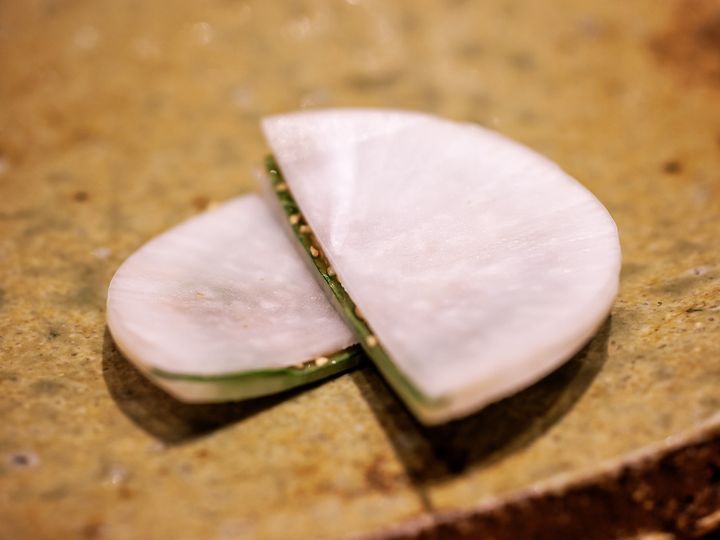 新橋『久兵衛 本店』の「大根スライス」