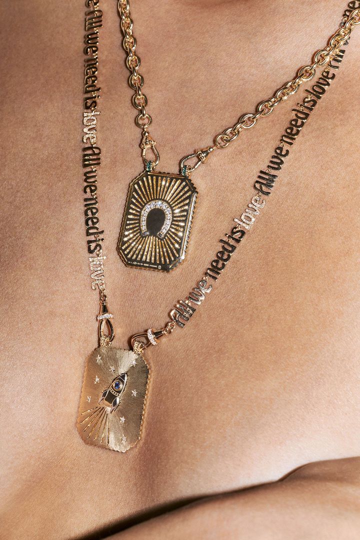 〈上〉参考商品 〈下〉ペンダントネックレス「ラブユートゥーザムーン スカピュラペンダント」（YG×サファイヤ×ダイヤモンド）￥1,866,700、「All we need is love」（YG×ダイヤモンド, チェーン60cm ） ¥4,290,000／MARIE LICHTENBERG（チェリッシュ インク 080-3206-5821） Photos _ Courtesy of CHERISH INC.