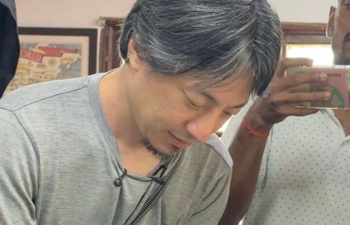 【写真・画像】ひろゆき、妻へのプレゼントを真剣吟味＆爆買い「愛を感じる」「ラブラブやん」ファン注目 1枚目