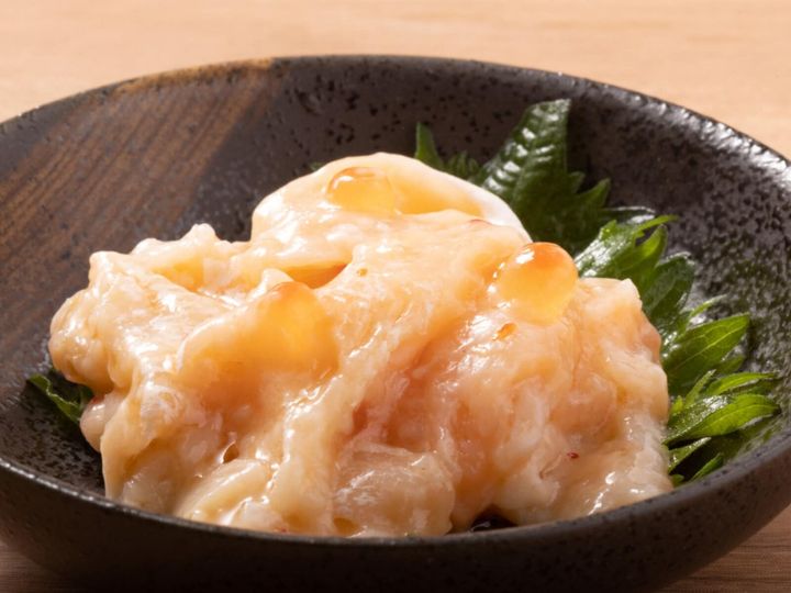 All About ニュース編集部が全国250人を対象に実施した「お土産に関するアンケート」の調査結果から、旅先で買いたい「新潟県のお土産」ランキングを発表！ 2位「サーモン塩辛（三幸）」を抑えた1位は？