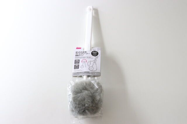 ダイソーの折りたためるボトルクリーナー（繊維タイプ）のパッケージ