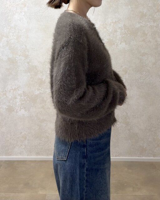 GUシャイニークルーネックカーディガンの丈感