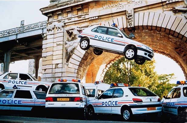 ド派手なカーアクションが見どころ！(『TAXi 2』) [c]Everett Collection/AFLO