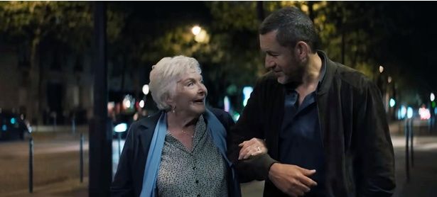 交流を重ねるうちにお互いがかけがえのない存在になっていく(『パリタクシー』) [c]Everett Collection/AFLO